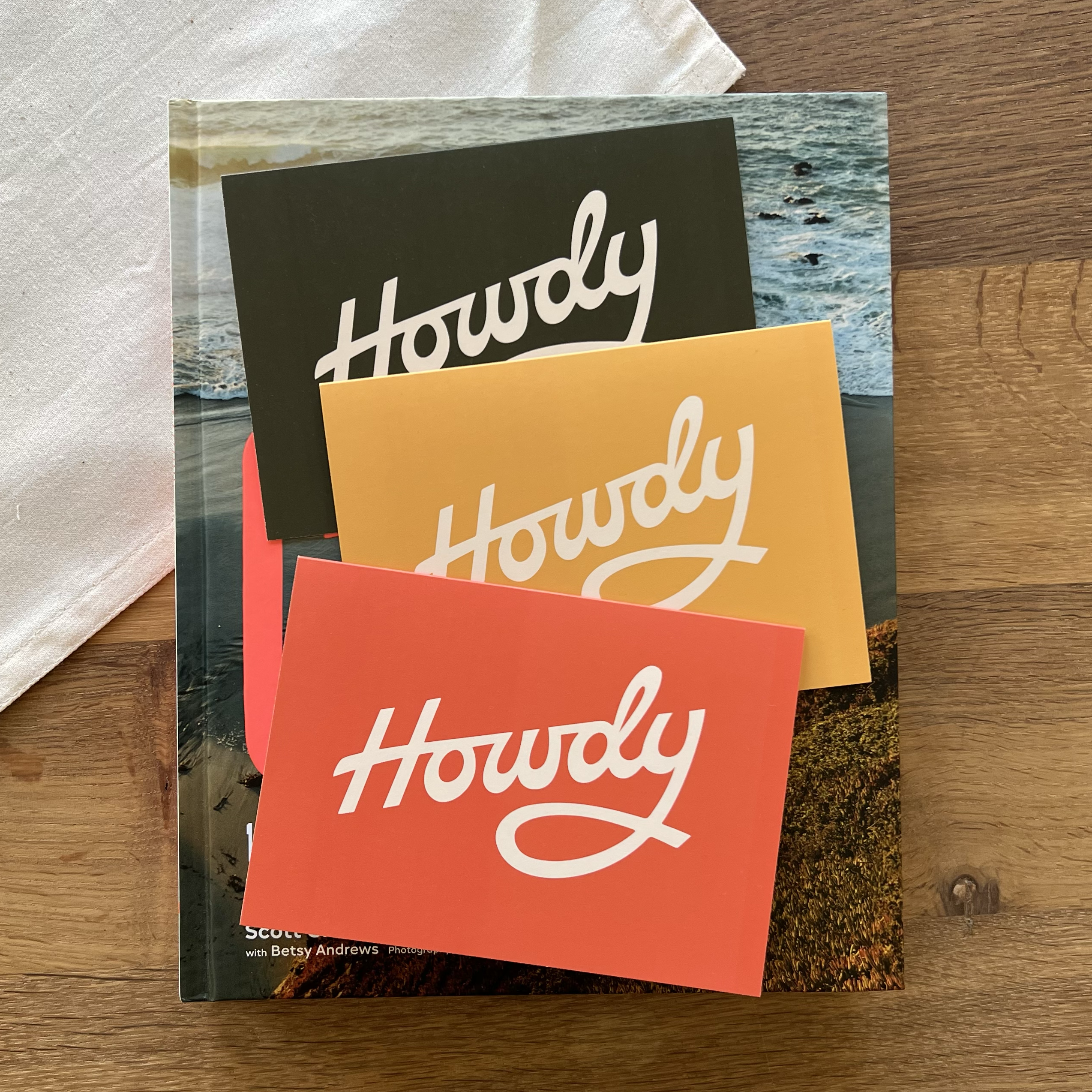These Howdy cards come in three colorways: green, orange, and yellow. They're perfect for gifting and souvenirs!